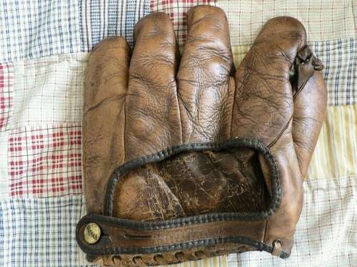 Reach 30's Glove Back